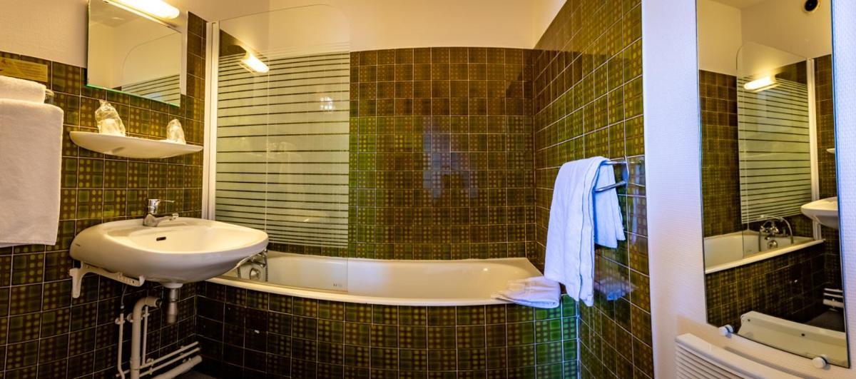 Hotel Le Boischaut - Citotel ชาโตรูซ์ ภายนอก รูปภาพ