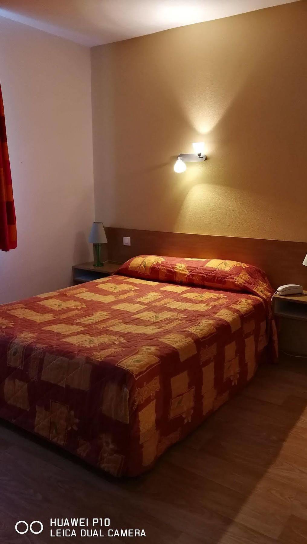 Hotel Le Boischaut - Citotel ชาโตรูซ์ ภายนอก รูปภาพ